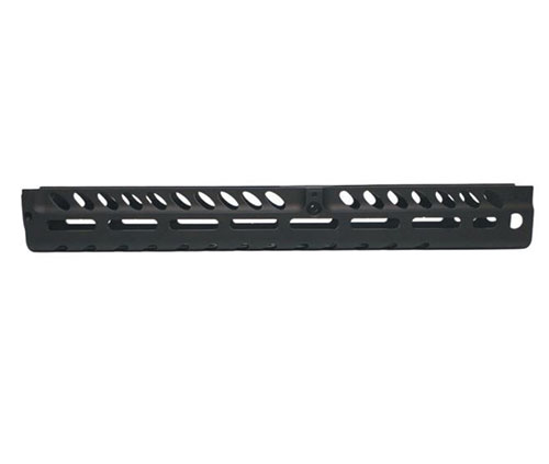 Henry Lok Rail Handguard gir 24 M-LOK spor for tilbehør, 4 festepunkter for slynge, og er laget av solid aluminium for økt holdbarhet og ergonomi.
